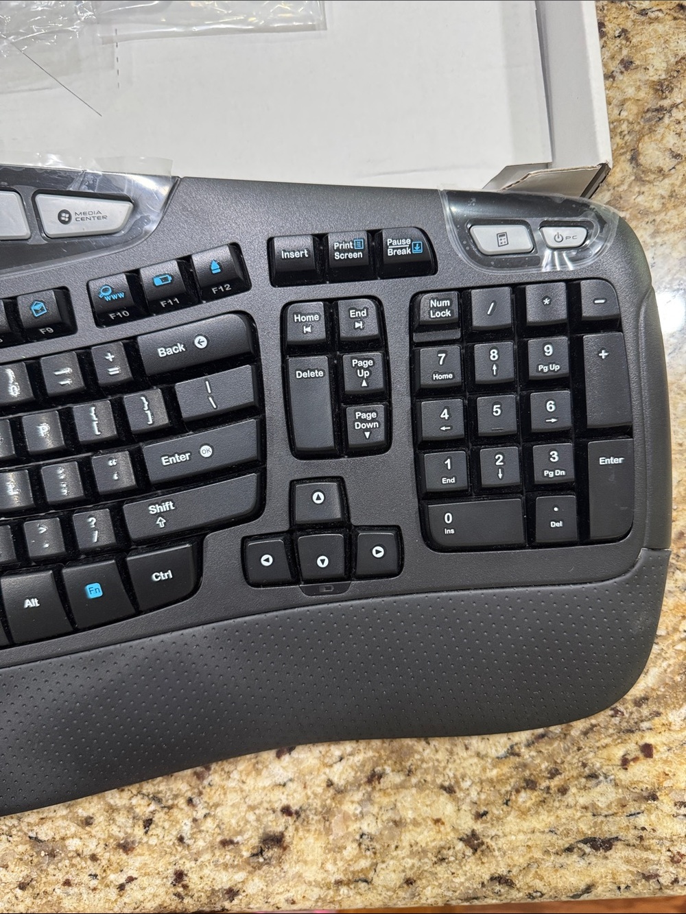 Logitech K350 Black Ergonomic Wireless Keyboard, Integrated Palm Rest. Like new - Picture 4 of 12